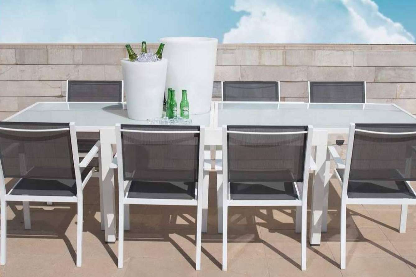 El amplio catálogo de sillas y mesas de jardín de la tienda online Muebles Exterior