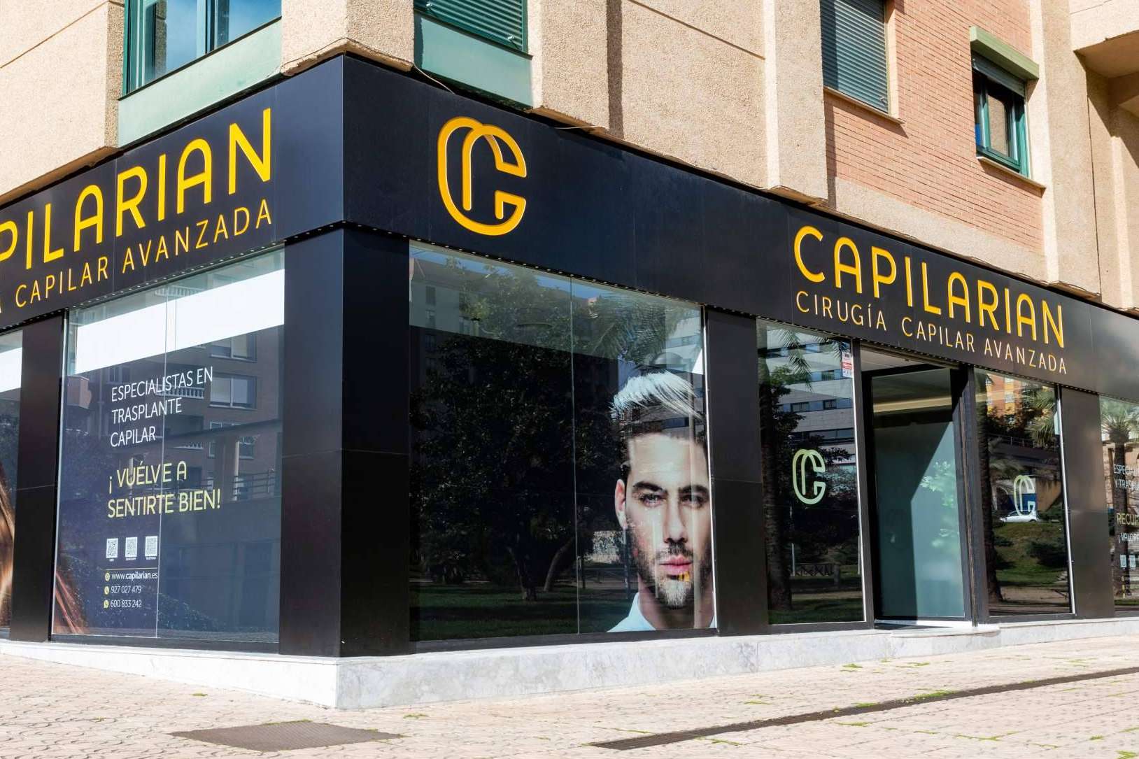 Capilarian es la clínica especializada en cirugía capilar en Cáceres