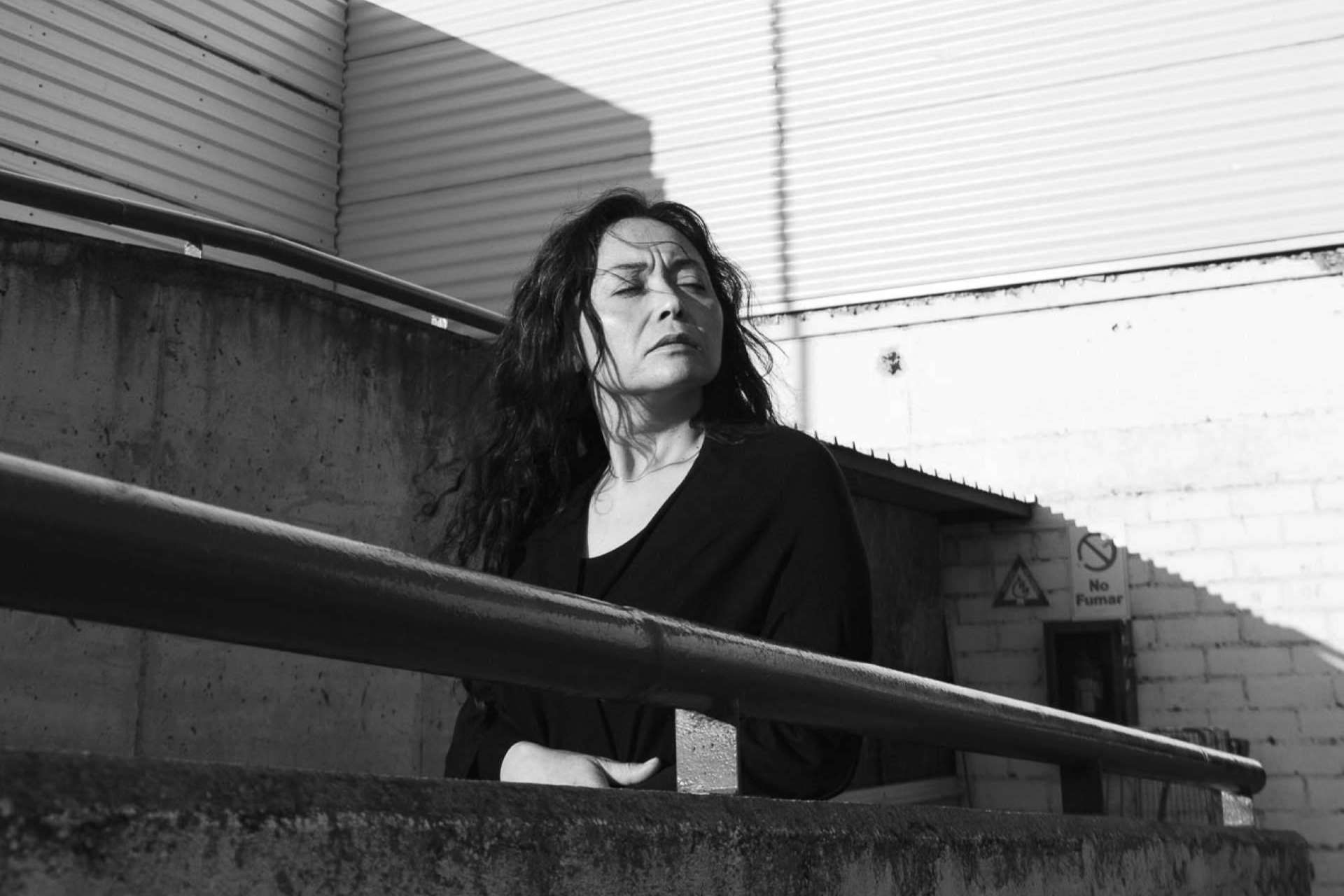 La artista textil de la Patagonia, Claudia Wool, se muda a España para trabajar en una nueva serie de tapices inspirados en el Mediterráneo