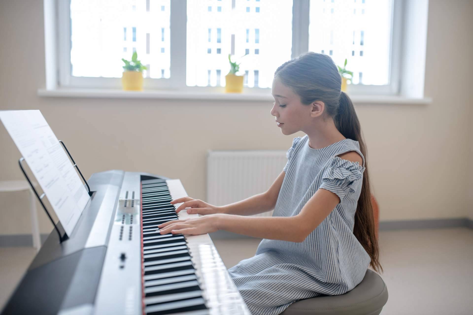 Por qué es importante el aprendizaje musical en edades tempranas, con Escuela de Música La Clave