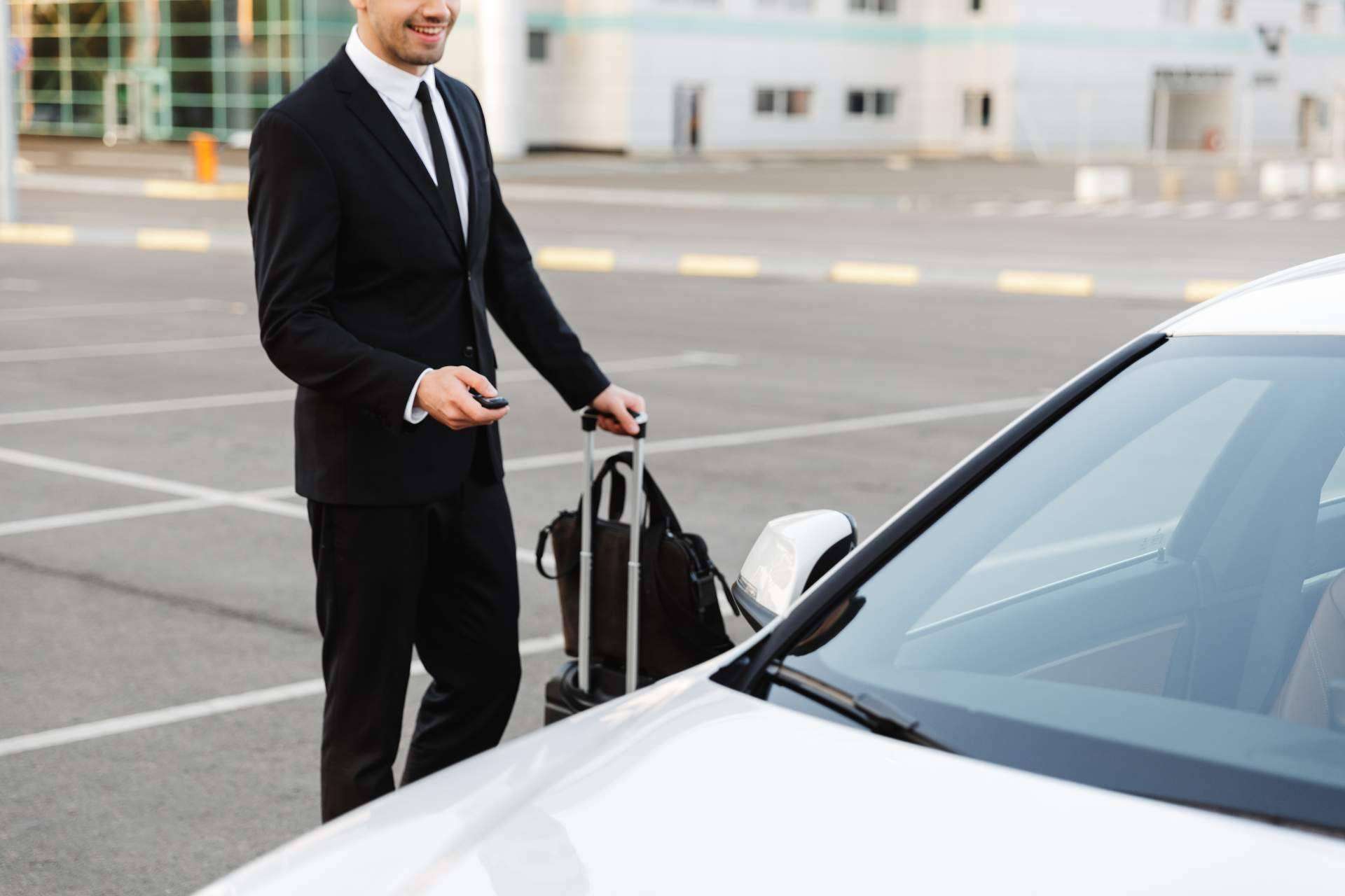 ¿Cuáles son los beneficios del servicio de parking barato en el Aeropuerto de Alicante con Viva Parking?