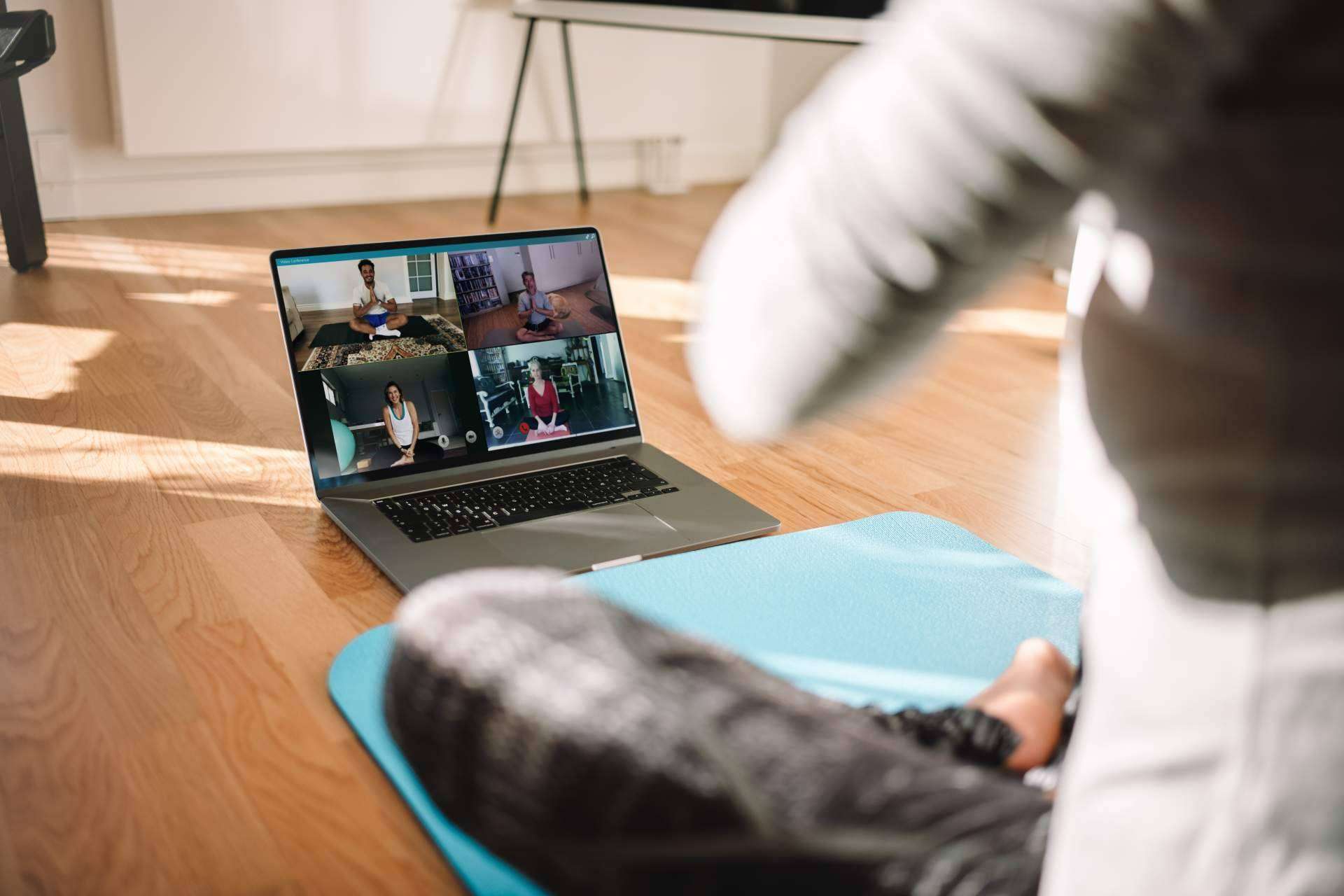 Clases de yoga terapéutico y meditación online adaptadas al dolor crónico, con el método Shakandi