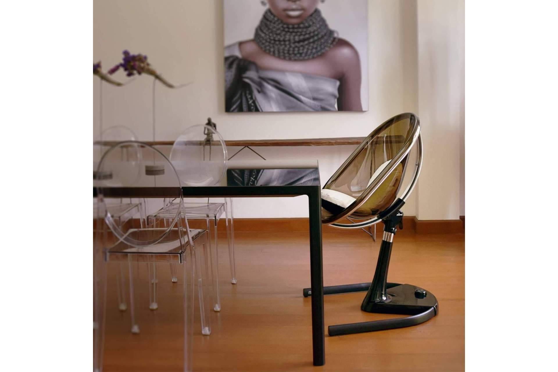 Mima muestra una trona de bebé para las casas diseño