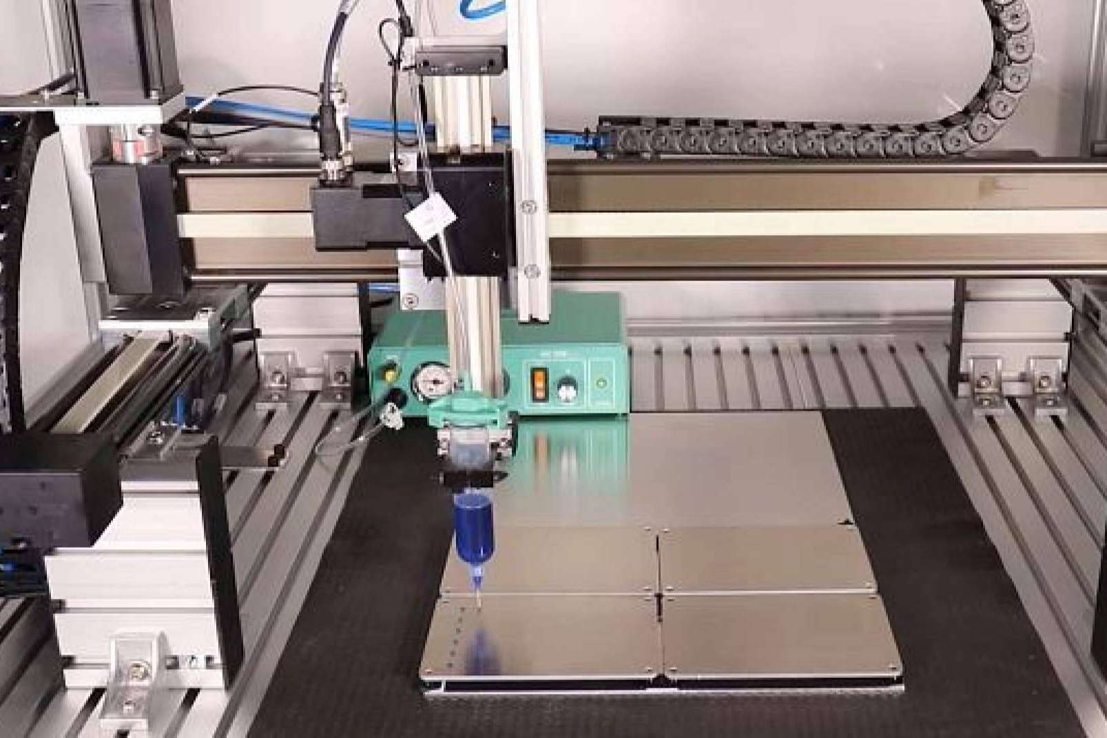 La facilidad de programar y configurar robots cartesianos de igus