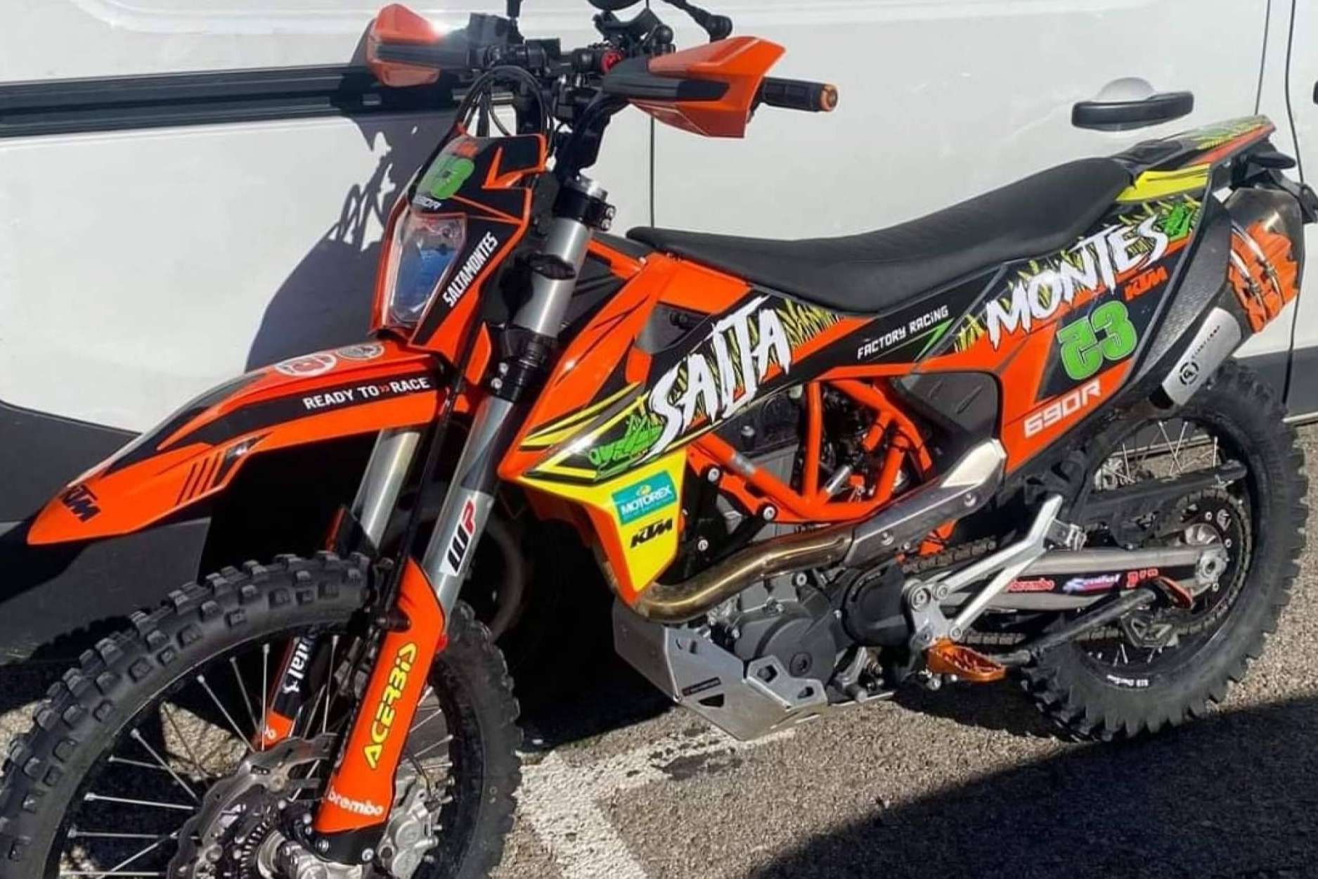 Los adhesivos personalizados para motos que ofrece ADHESIVOSSEMBARRADOS