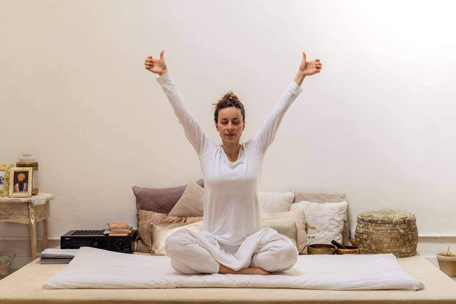 blanc yoga ofrece una formación de kundalini yoga para personas interesadas en profundizar en el camino del yoga o en ser profesores