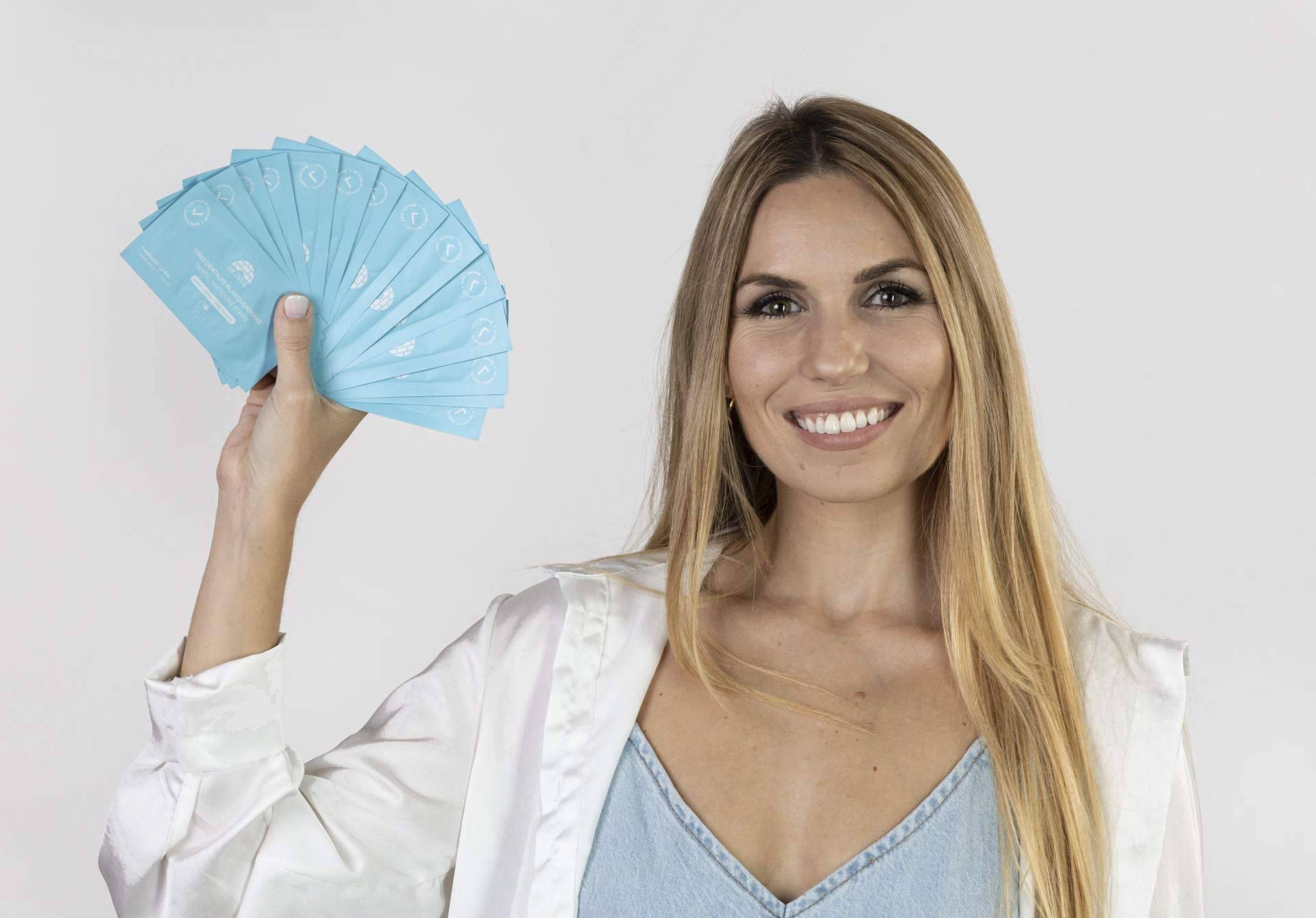 DR. INUK ofrece tiras blanqueadoras que representan la re-evolución de los dientes blancos