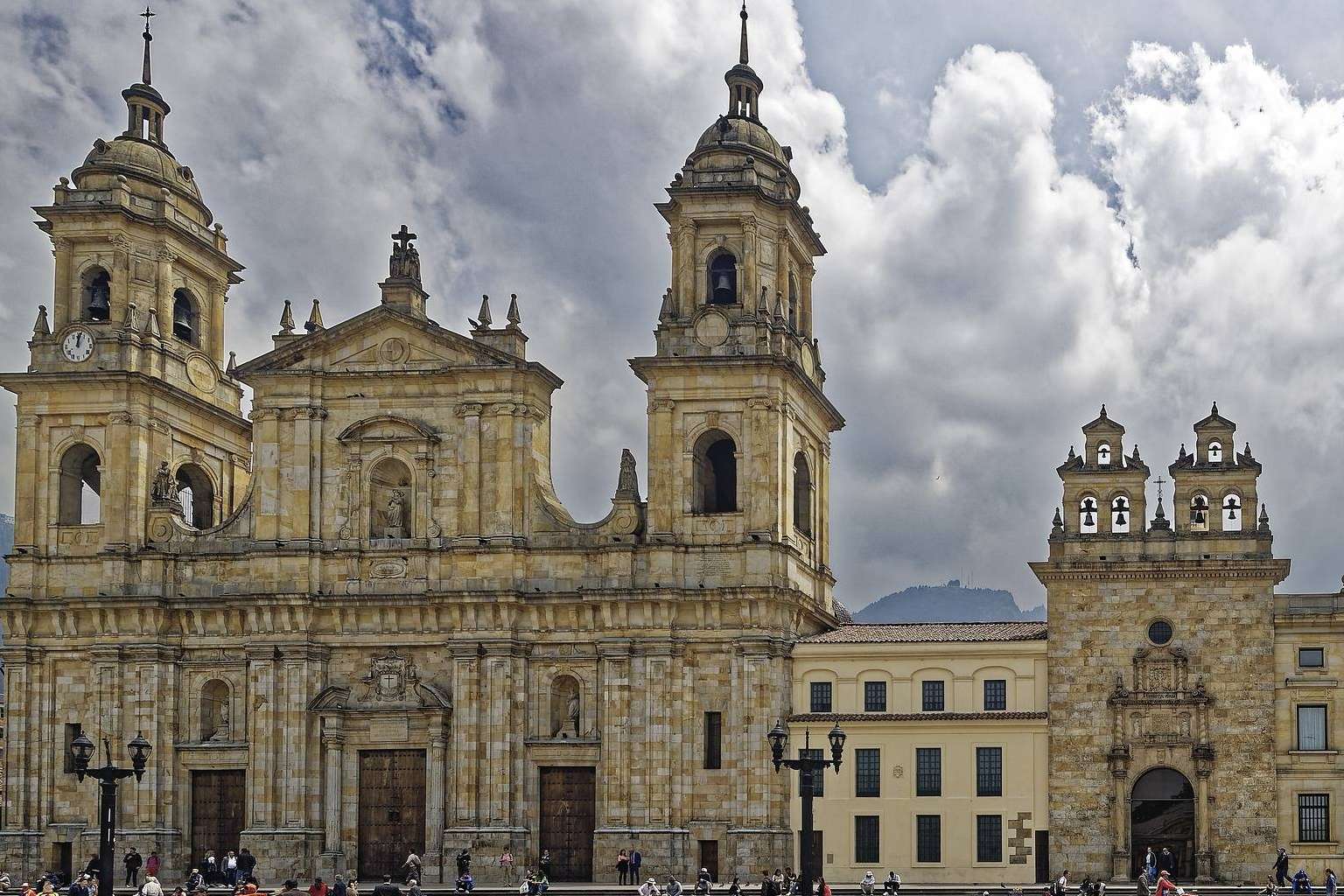 Descubrir los tesoros culturales y naturales de Colombia con Transfers & Tours