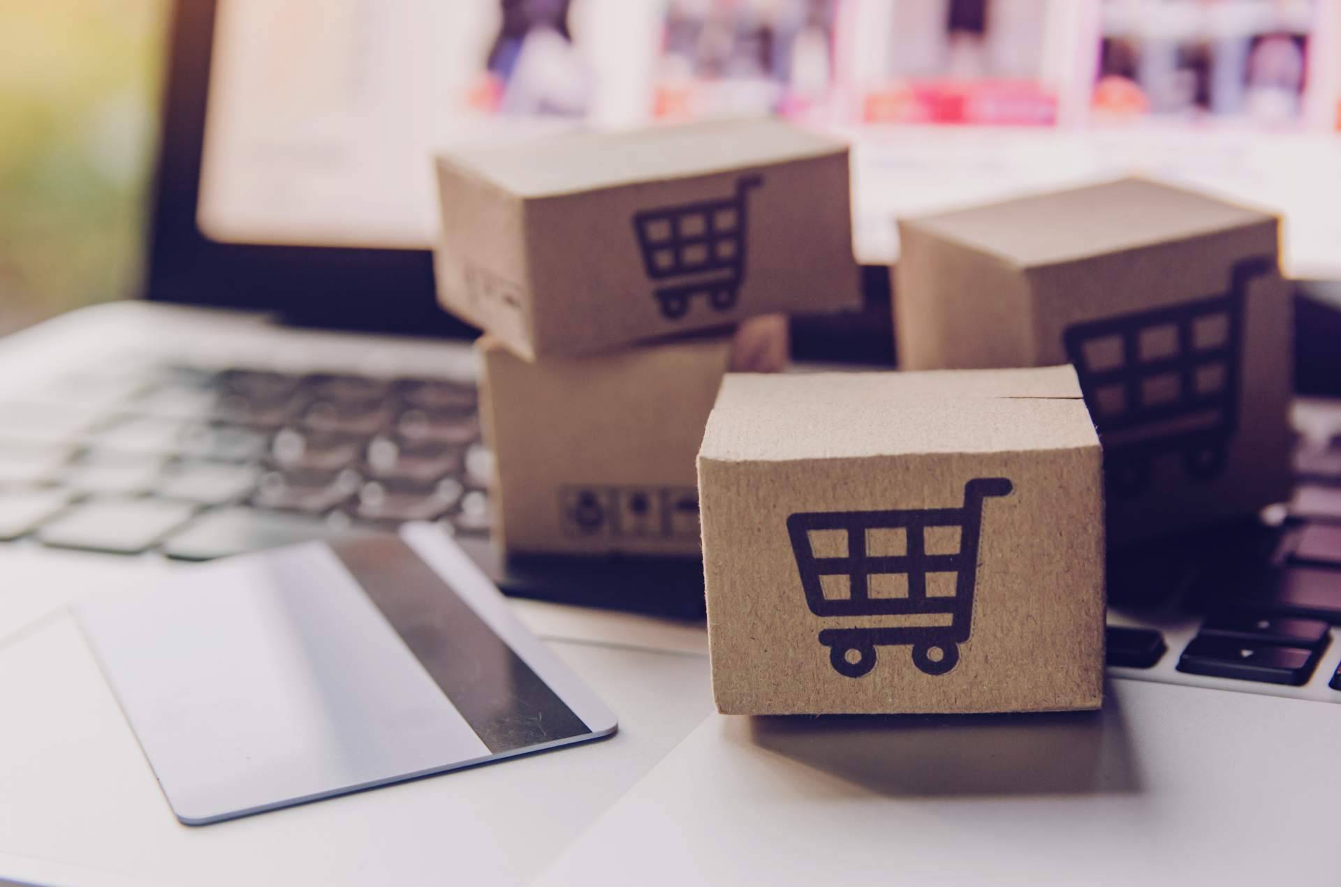 Cajas de devoluciones de Amazon, la oportunidad de emprender online creando tiendas en línea