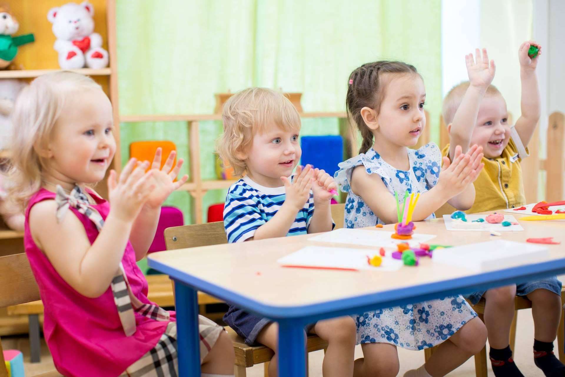 Crear un ambiente ideal para fomentar el desarrollo de los niños pequeños con el mobiliario Montessori