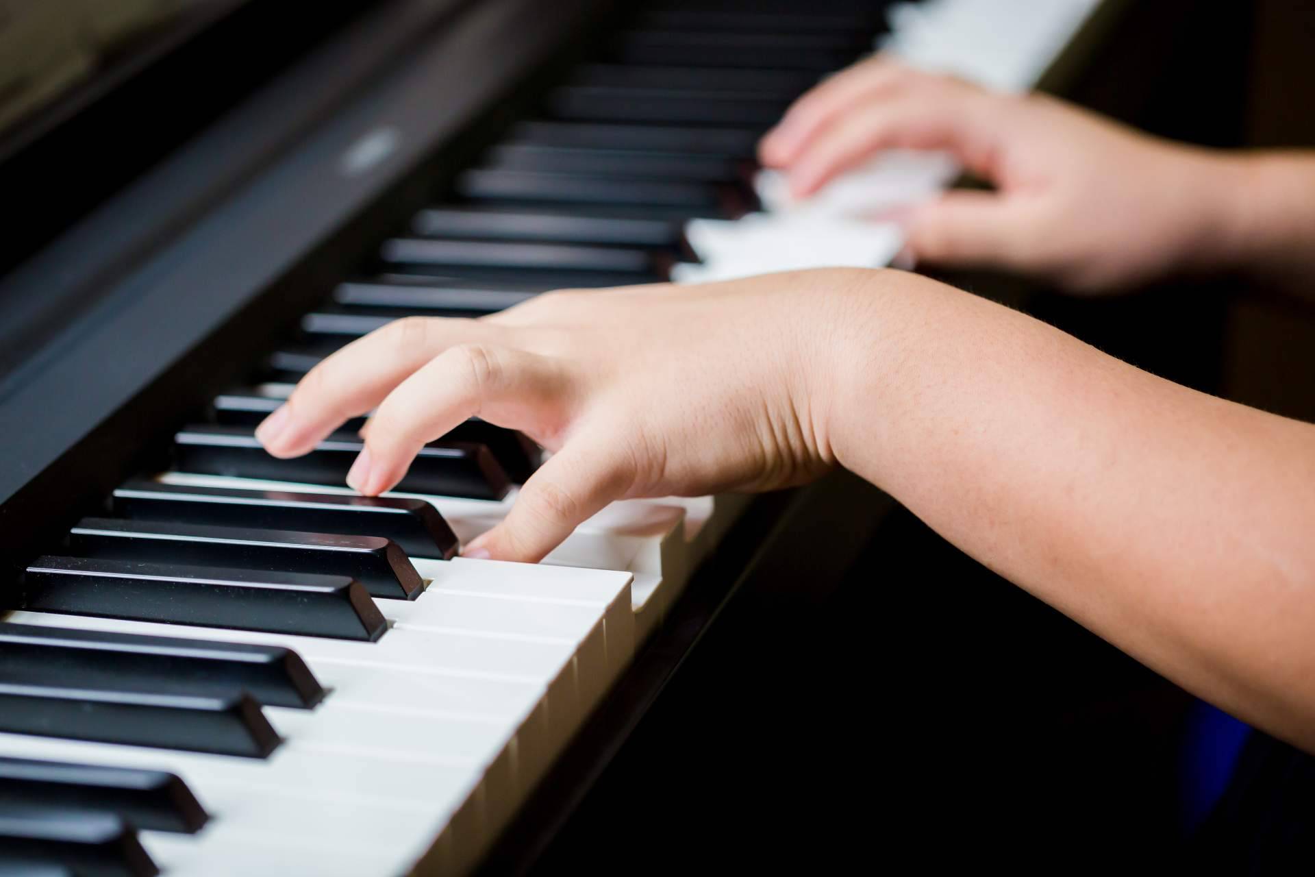 Clases y consejos de Música y Maestro para aprender a tocar el piano
