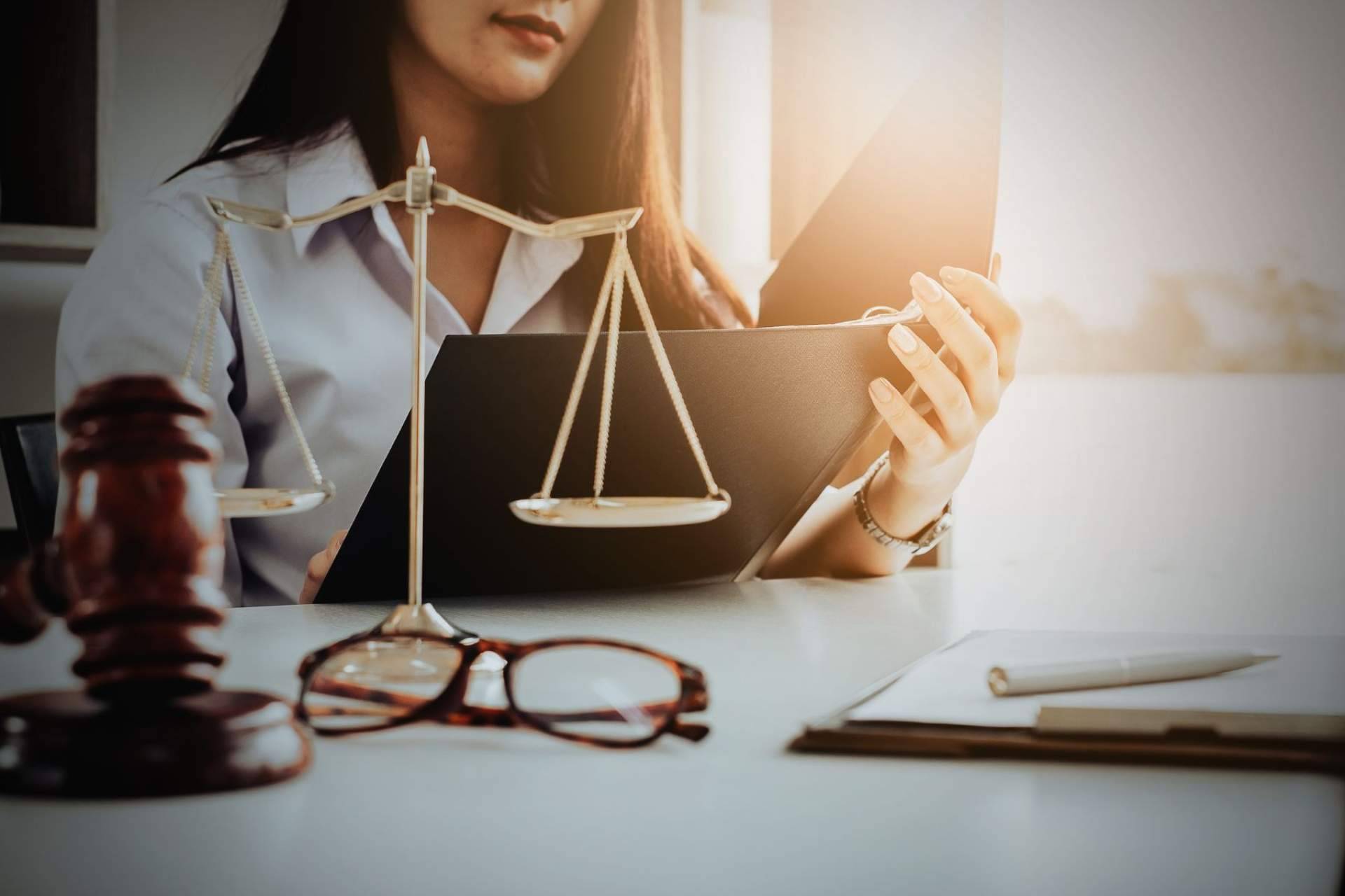 ROBLEDO VARGAS ABOGADOS, una firma experta en Derecho Disciplinario, en especial en la defensa de abogados ante las Comisiones de Disciplina Judicial y Comisión Nacional de Disciplina Judicial en Colombia
