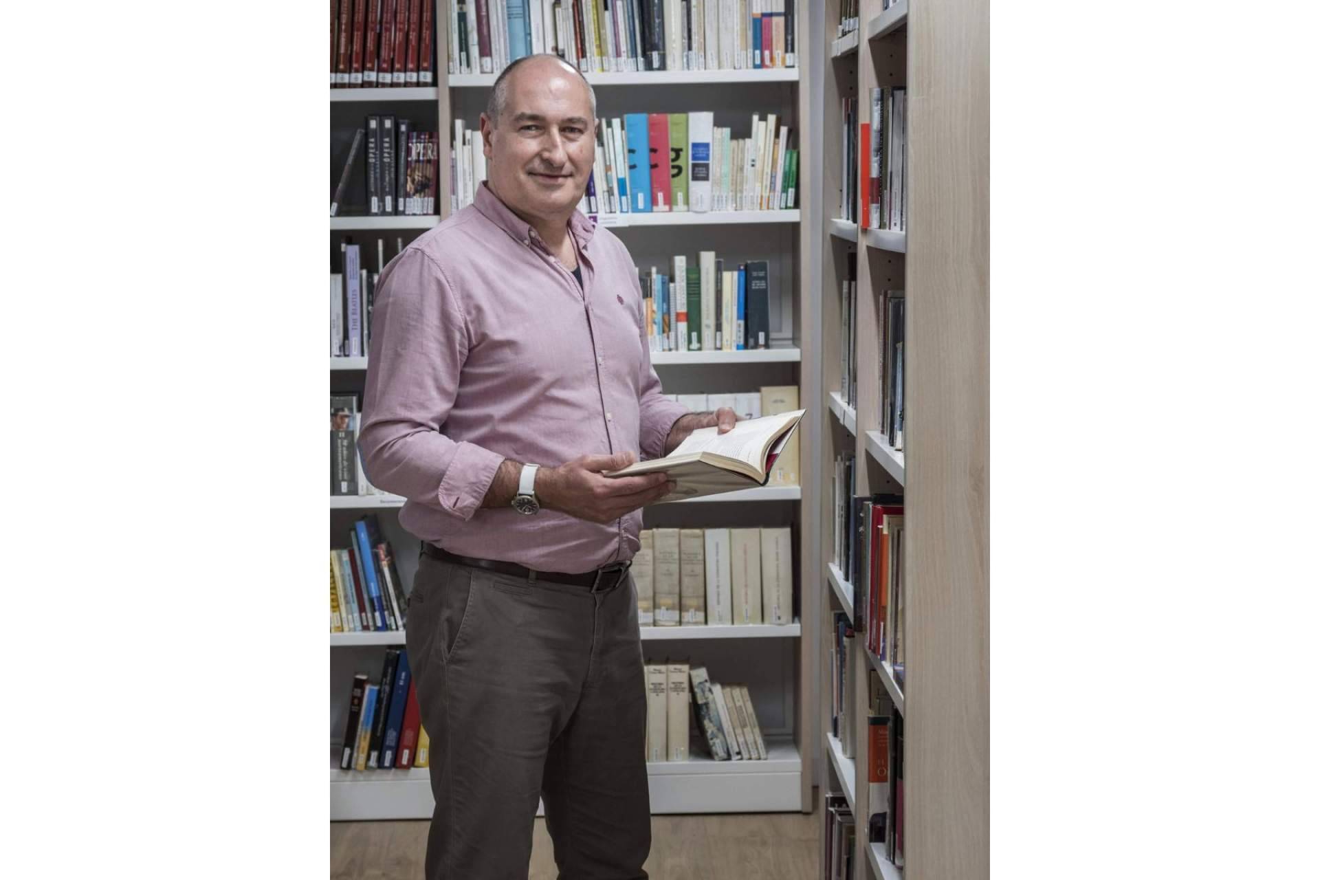 Una biografía escrita por Toni Traveria, una opción idónea para inmortalizar a personas únicas e irrepetibles