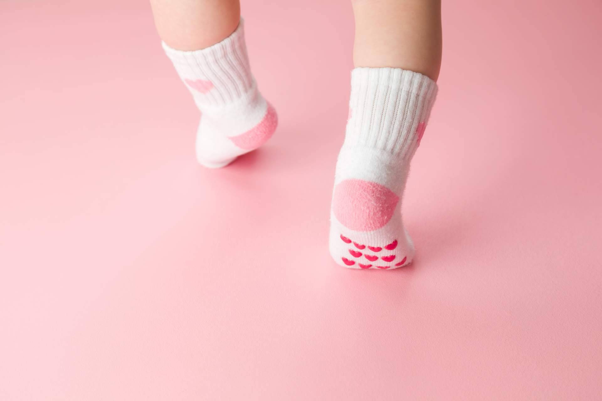Calzado infantil respetuoso para el desarrollo natural de los pies