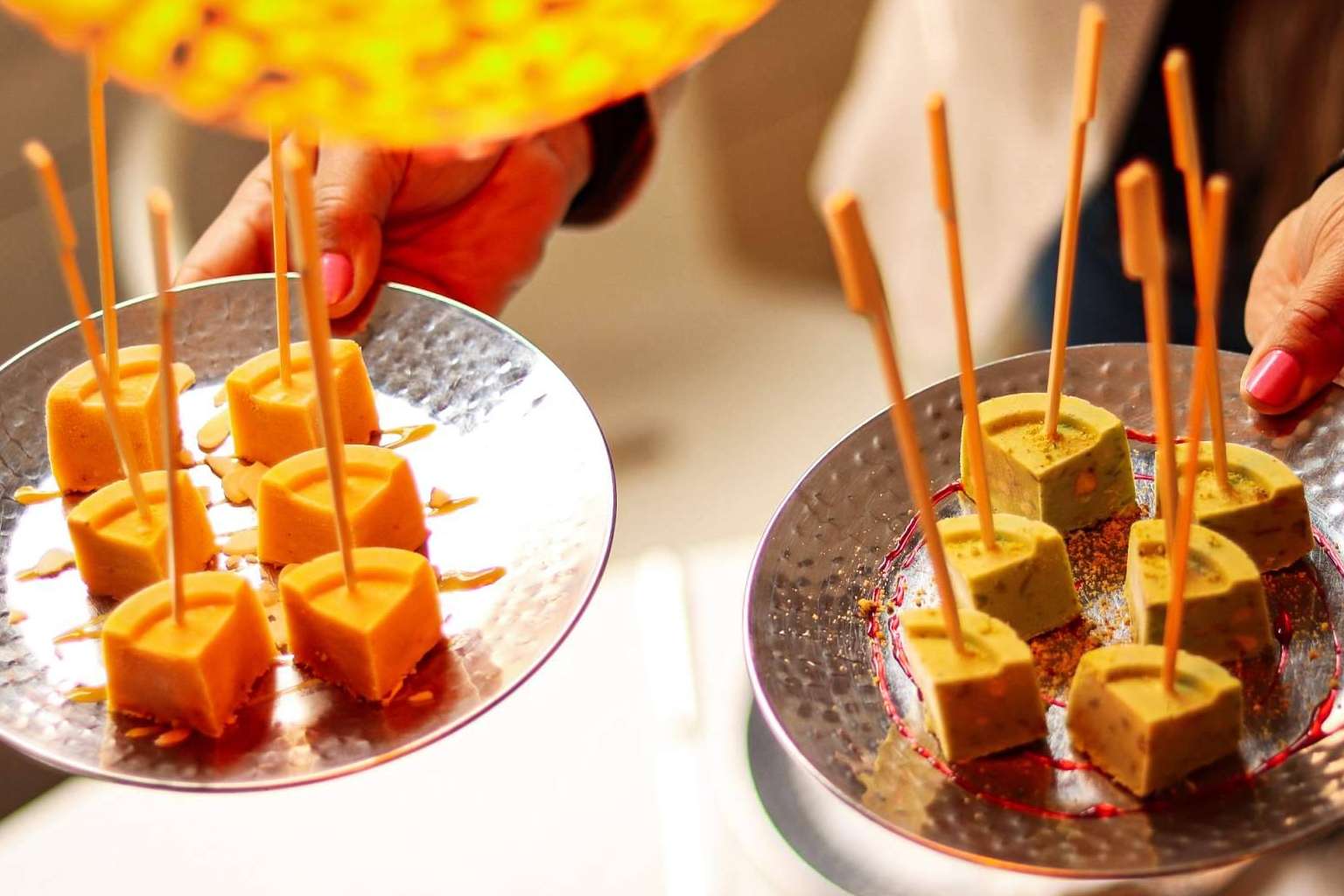 El restaurante cuya carta ha sido elaborada por la ganadora de MasterChef India permite viajar a la India sin salir de Madrid