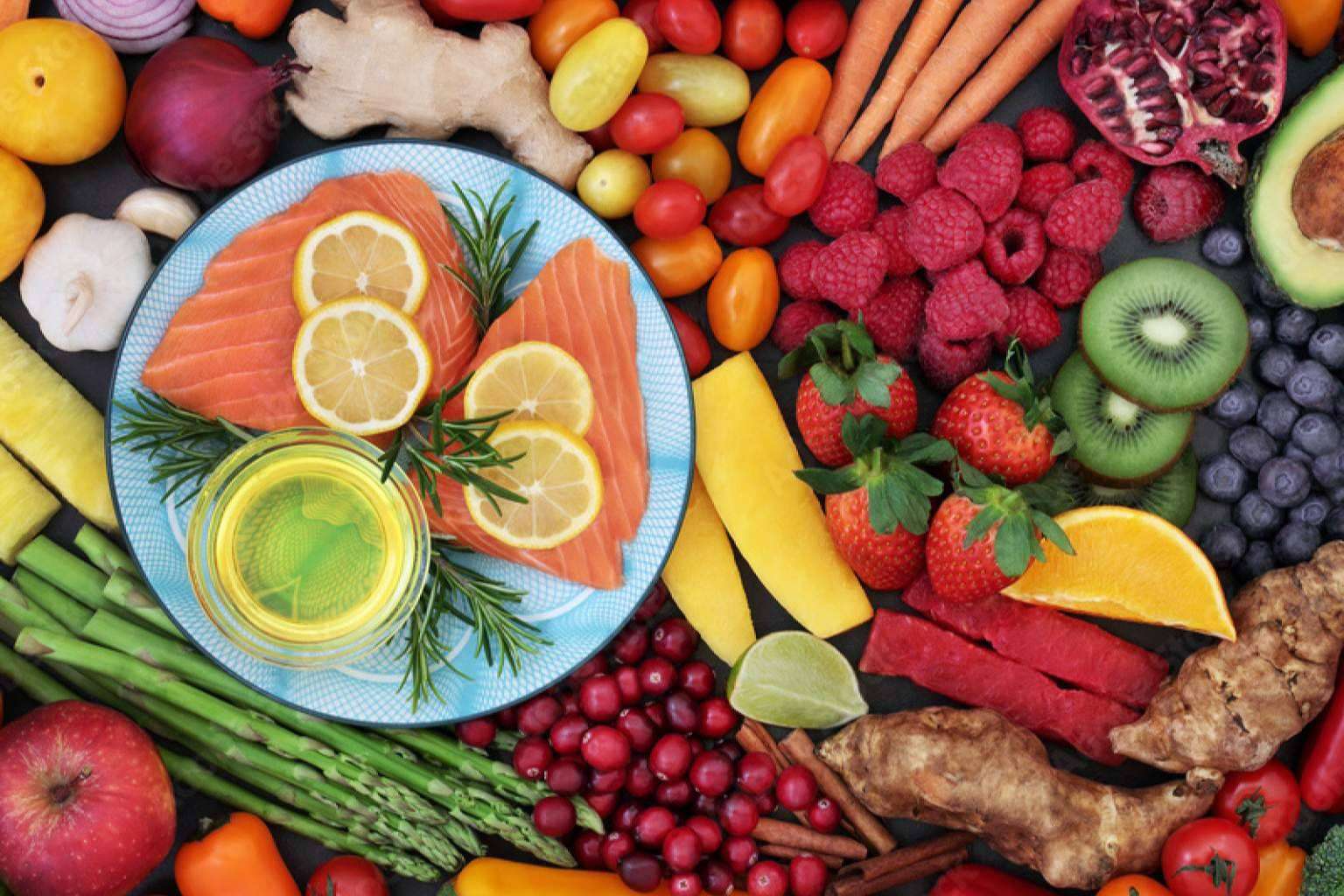 Descubrir los alimentos que pueden mejorar la salud de los ojos, según expertos de Optipunt en óptica en Figueres