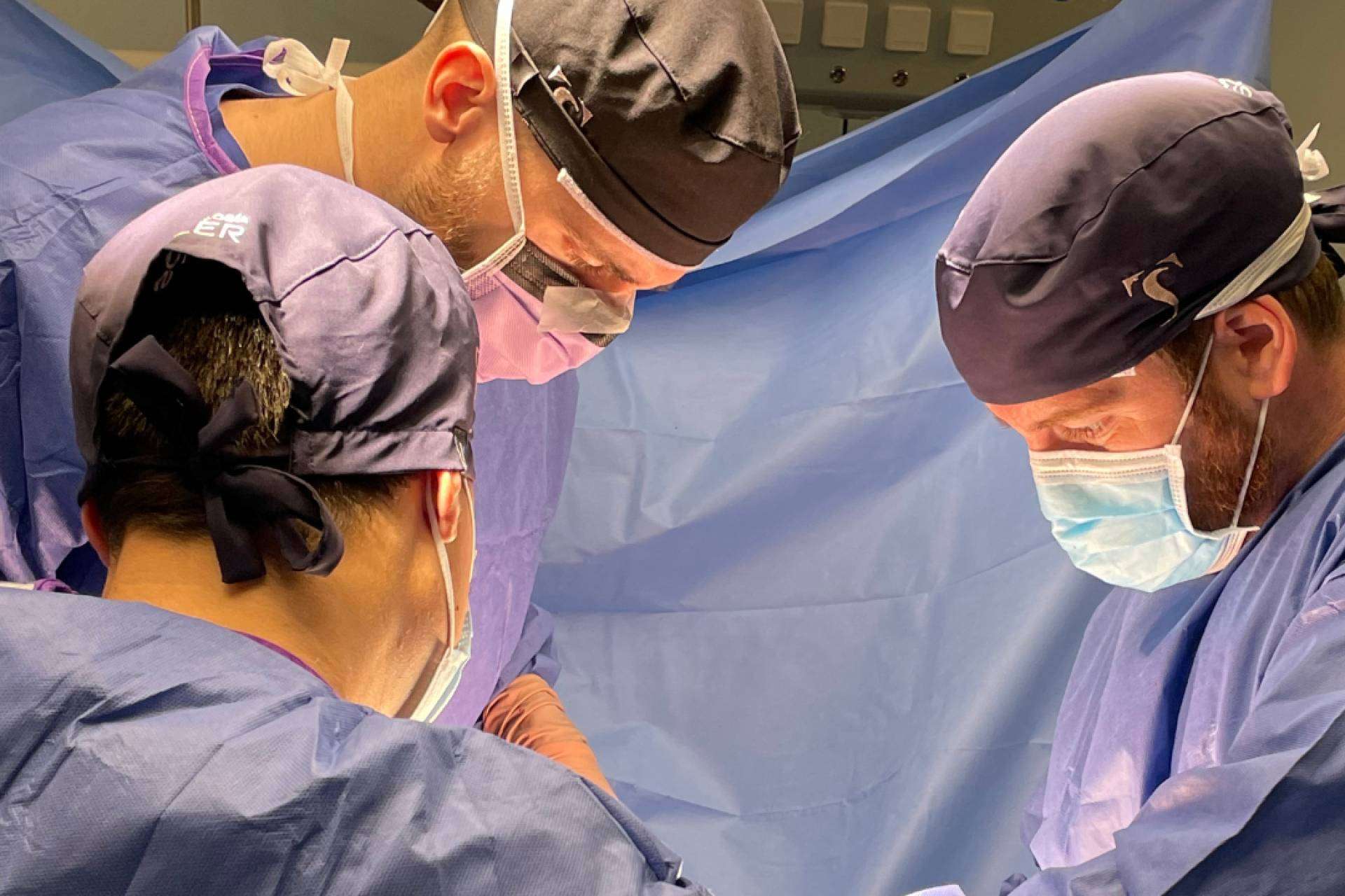 Beneficios de la cirugía de prótesis de cadera con el Doctor Soler