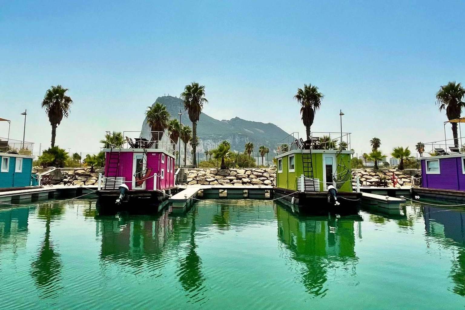 Boat Haus permite pasar unas vacaciones relajantes en sus casas flotantes exclusivas