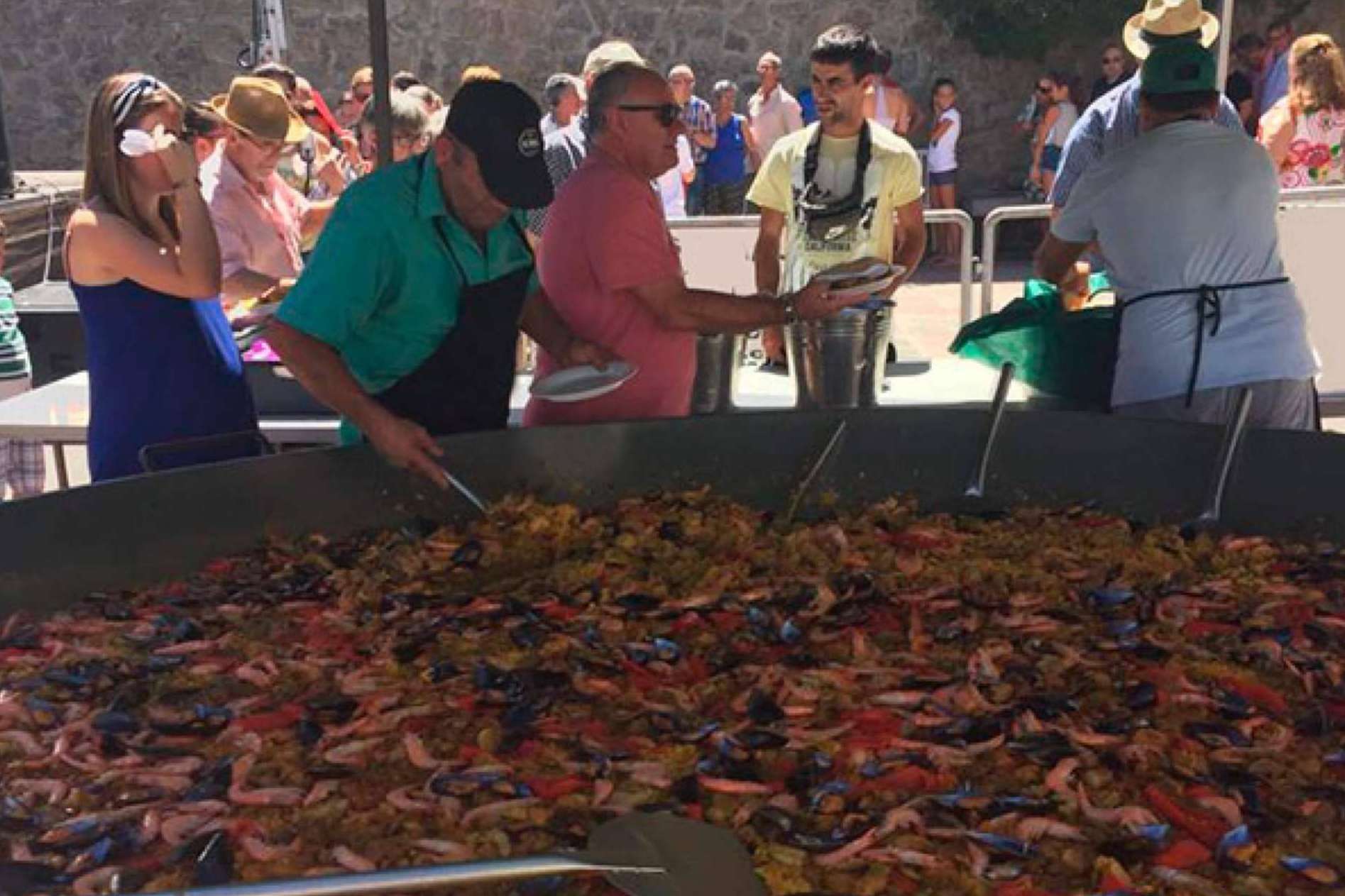 ¿Por qué elegir un catering de paella gigante en las celebraciones? El Paellero