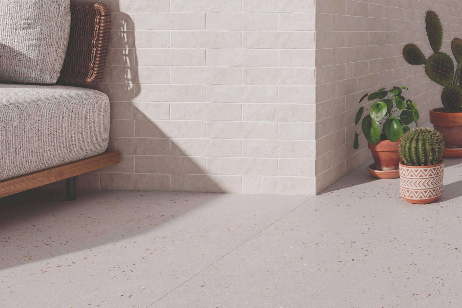 Duritti Cerámica ofrece una gran diversidad de azulejos para terrazas y piscinas