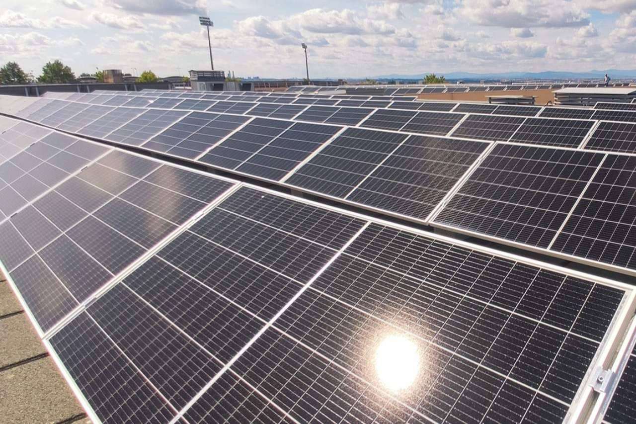 E4e Soluciones ayuda a ahorrar energía en la industria con soluciones de autoconsumo fotovoltaico