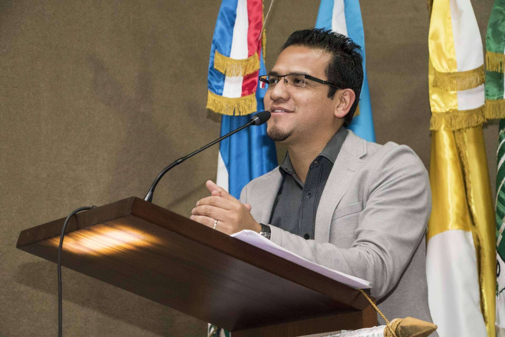 El consultor de marketing y publicidad Beto López diseña dos soluciones relacionadas con el marketing y la IA
