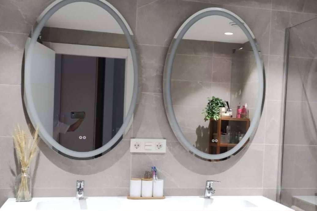Espejos redondos con luz LED para baño la nueva tendencia 2023