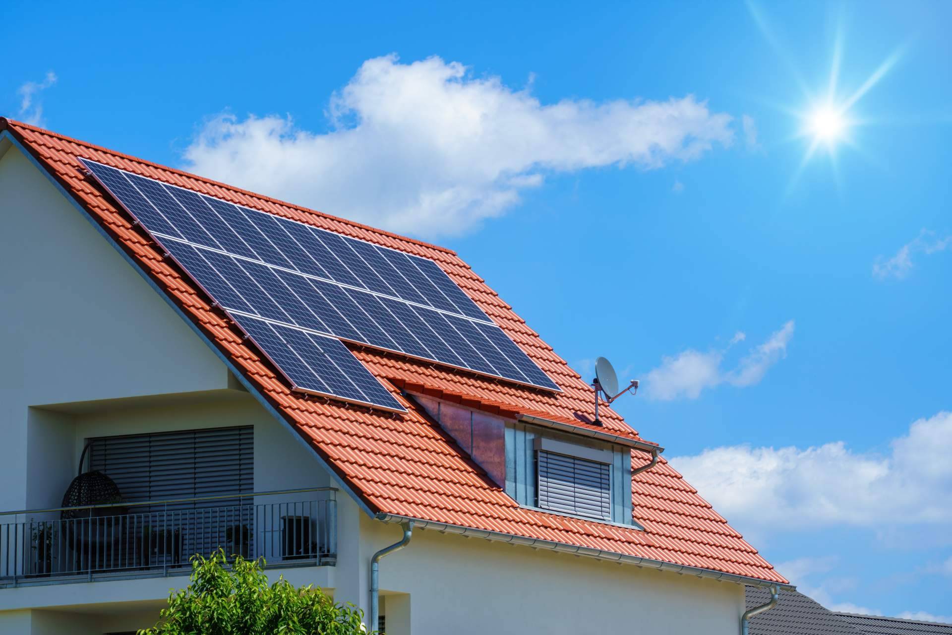 Tomca-Solar pone a disposición el servicio de batería virtual para potenciar el autoconsumo solar y el ahorro energético