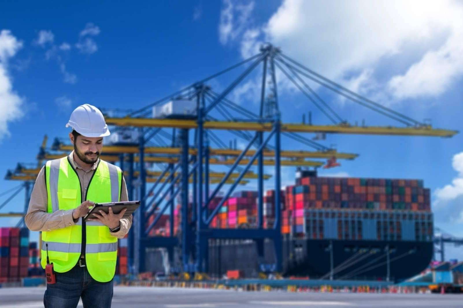 Aprender a operar con maquinaria portuaria, con la formación de Training Maquinaria