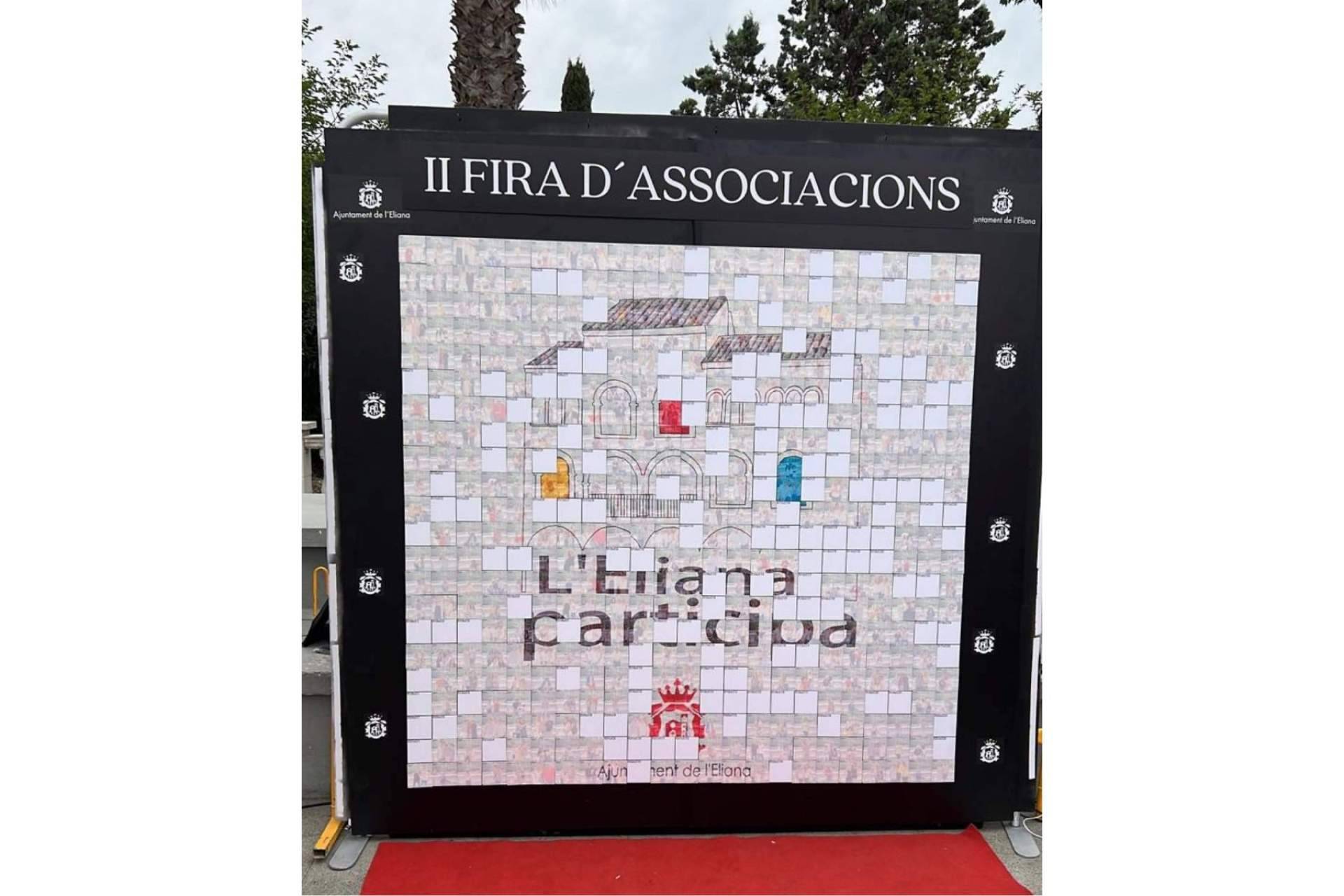 Foto Show fomenta la interacción de las personas a través del fotomatón mosaic
