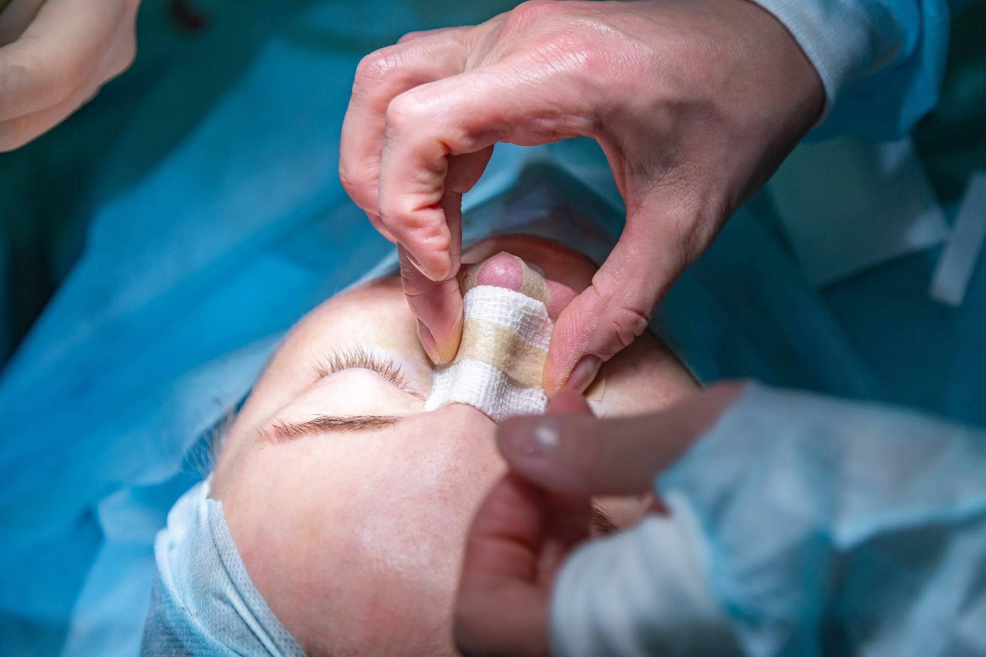 Transformar la apariencia con la experiencia del Dr. Padilla, especialista en renovación facial y corporal