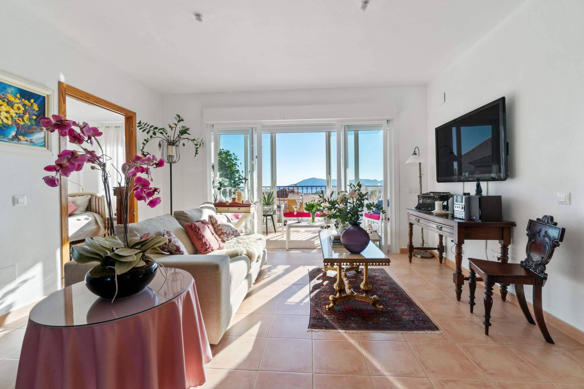 Disfrutar de todo lo que ofrece la Residencia Montebello Senior Living para estancias cortas o de temporadas largas