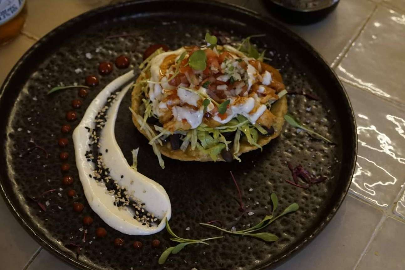 Disfrutar de los sabores auténticos de México en Hijo del Maíz, una antojería que ofrece platos típicos