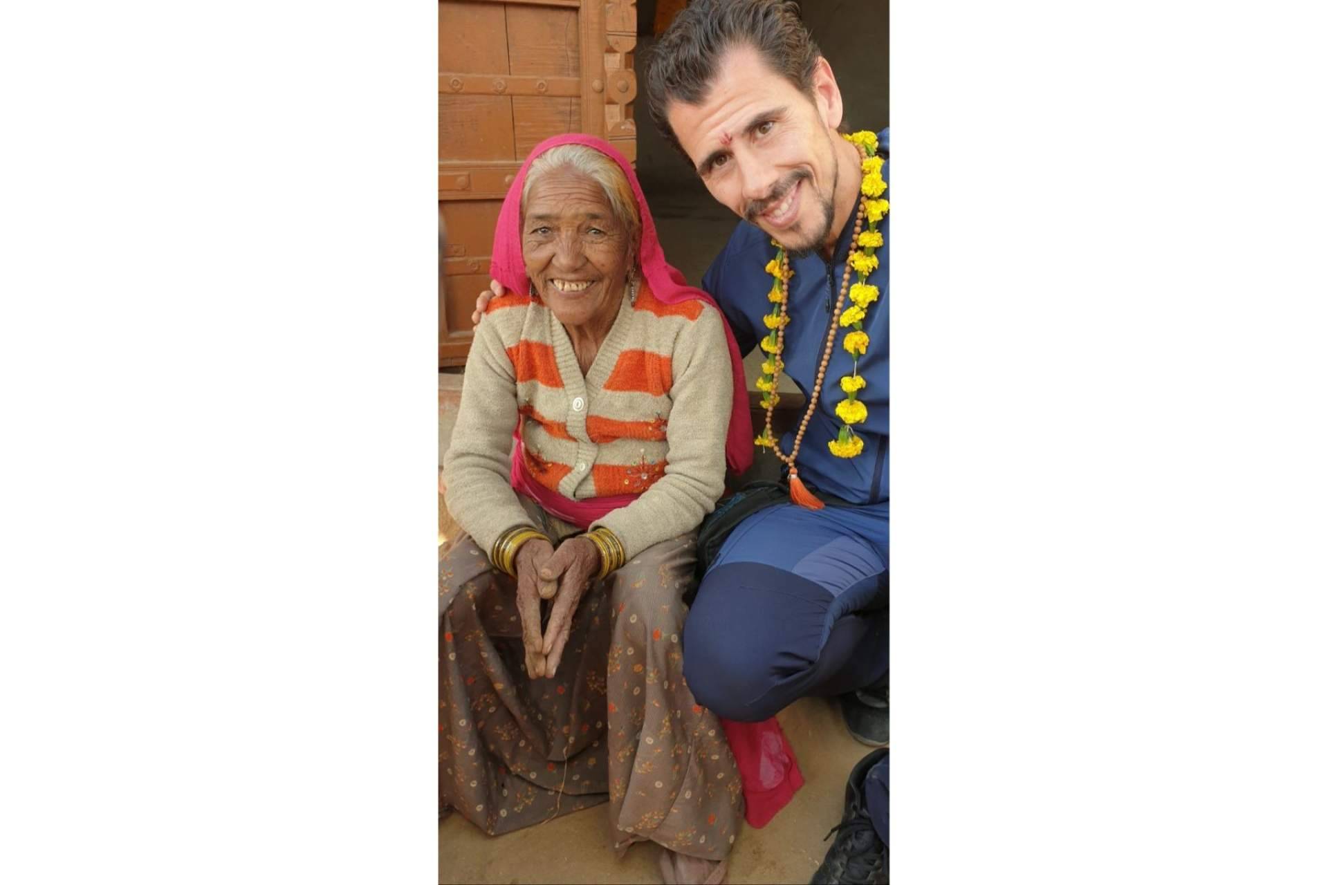 Gracias a su libro 'Olas de un mismo océano', Francisco Javier Gómez Saavedra construye la segunda escuela de Happy Inside en la India