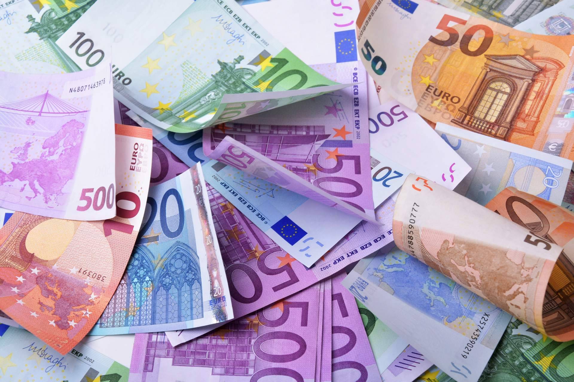 ¿Cómo participar en línea a través de La Mágica en el Euromillones que ofrece un bote de 130 millones de euros?