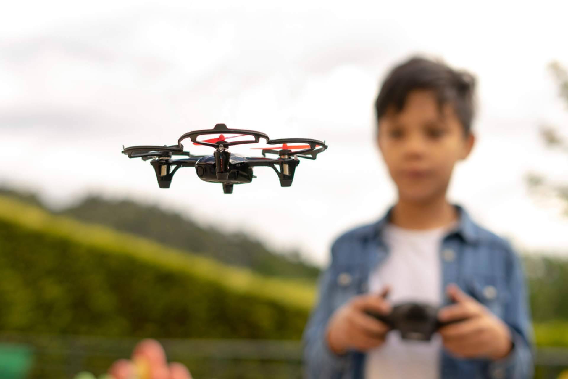 ¿Qué beneficios aportan los drones para niños?, con What The Quad