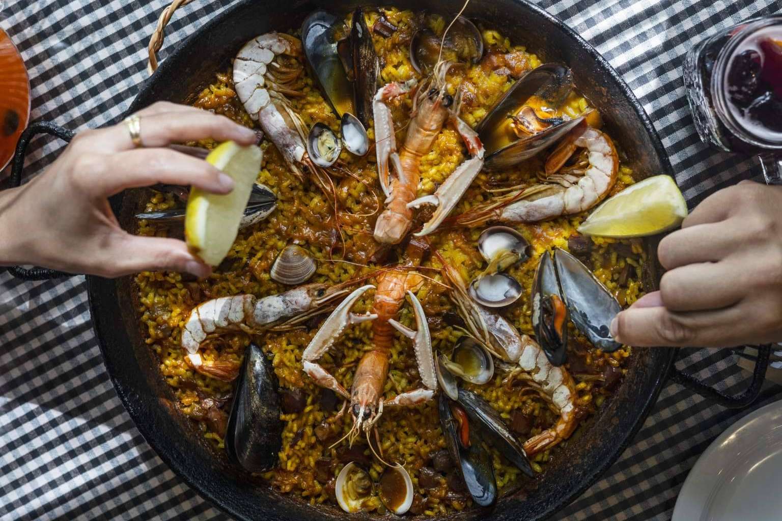 Una amplia variedad de tapas para todos los gustos en la Barceloneta con Pasa Tapas