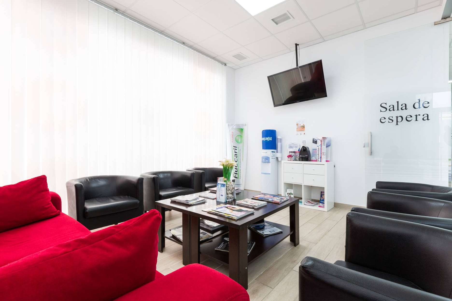 Dental Implantologie, la clínica de dentista en Sevilla que se especializa en la realización de cirugías, implantes y periodoncia