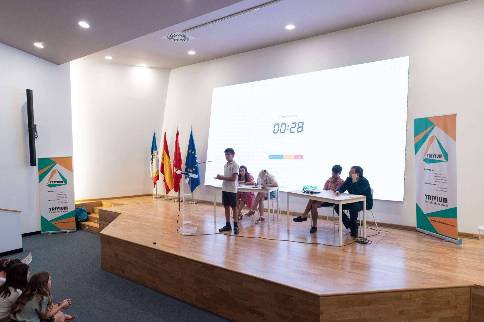 Cuáles son los beneficios para los adolescentes de participar en un curso de debate y oratoria