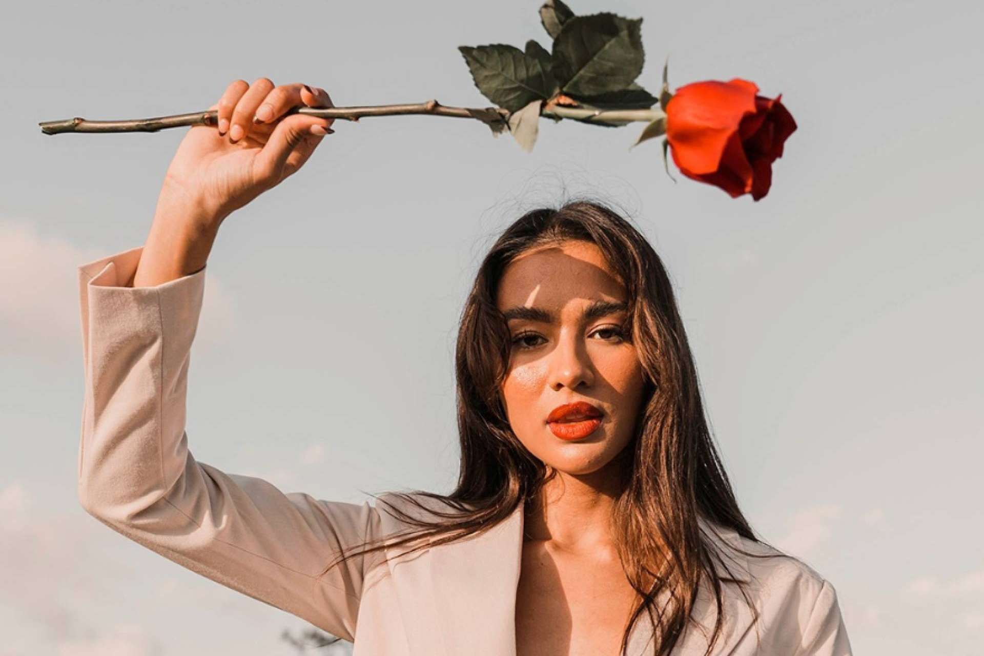 Obsequiar un ramo de rosas rojas ecoamigable, con Roses To Love