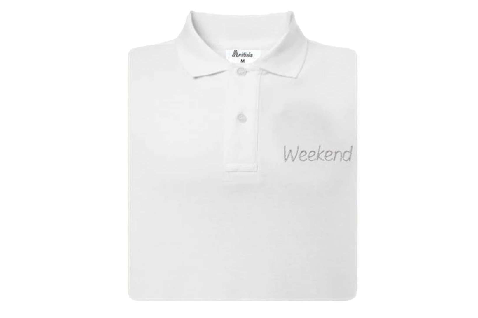 Anitials permite personalizar los polos con la inicial del nombre