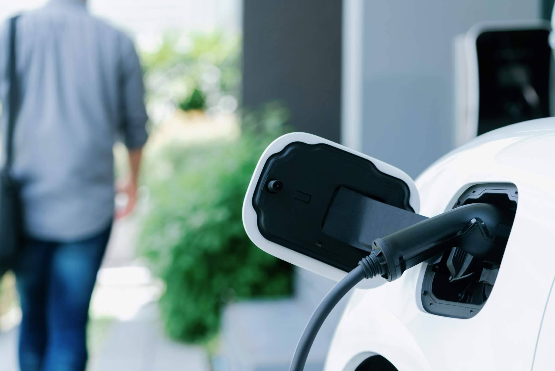 Multienergía Verde proporciona una plataforma para conectar a sus clientes con sus placas solares y puntos de carga de vehículo eléctrico