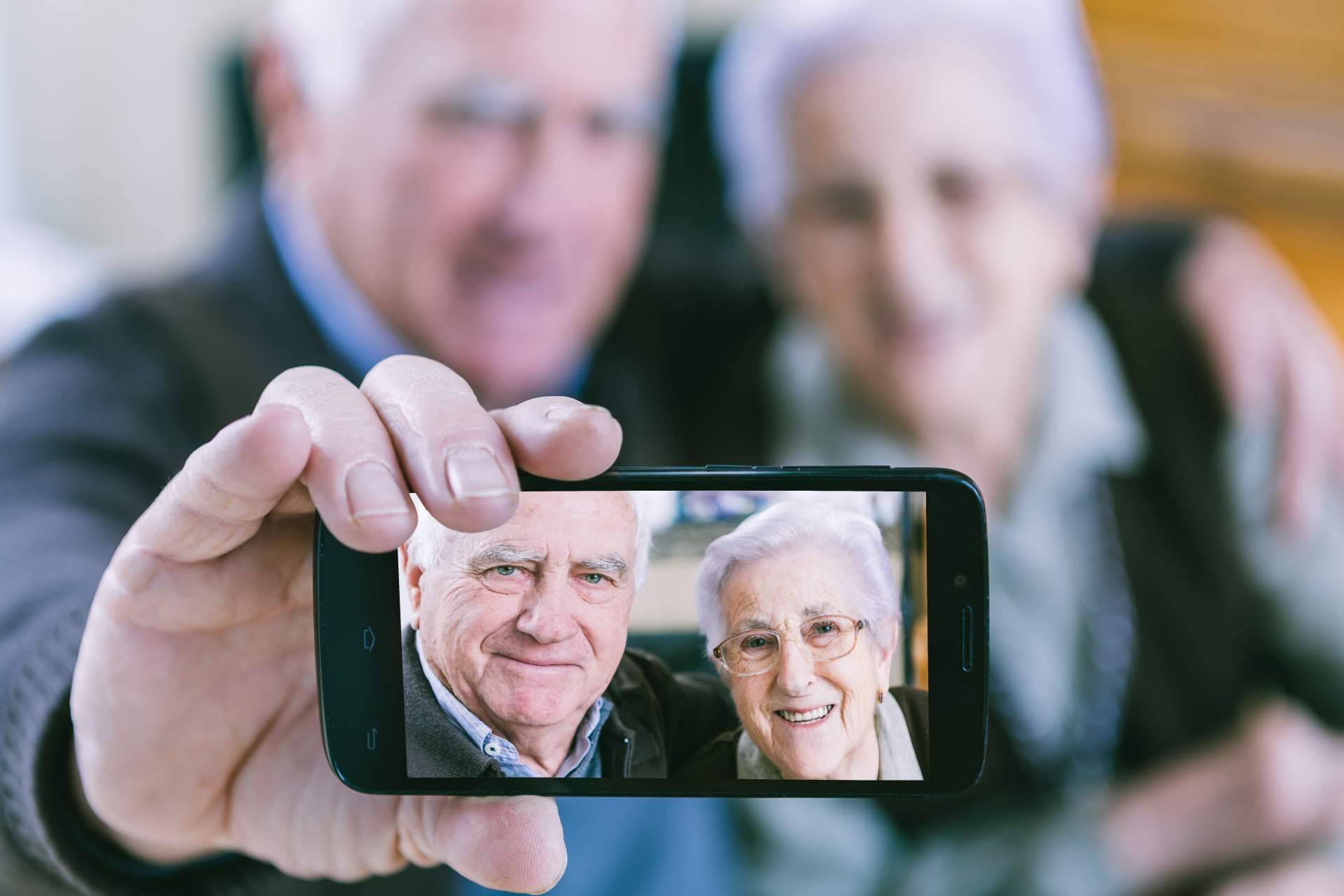 OROC Fibra y Móvil relanza sus tarifas familiares para compartir datos en el Día del Abuelo