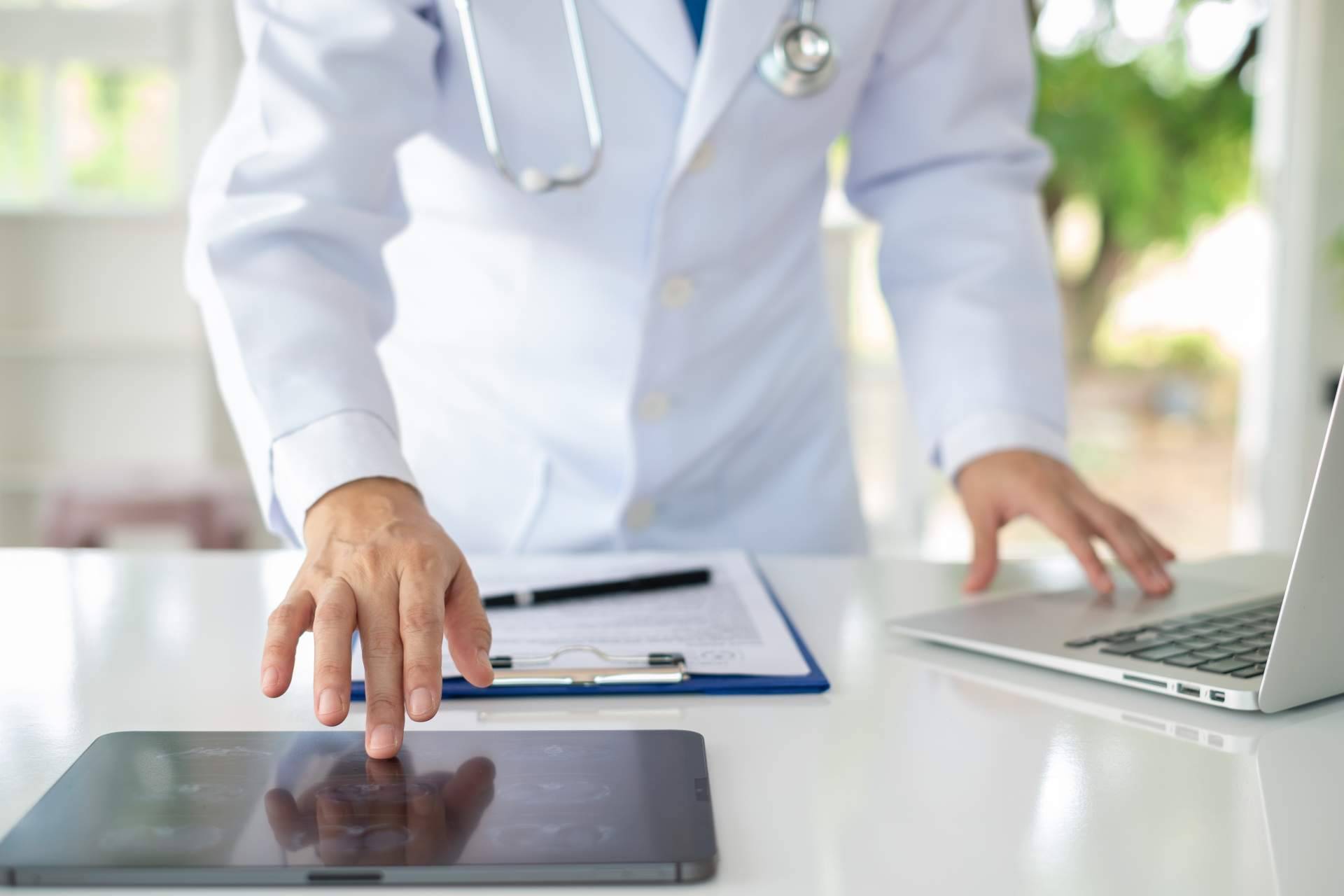 Recurrir al business intelligence para una optimización de la gestión hospitalaria, con Benchmarking Sanitario 3.0