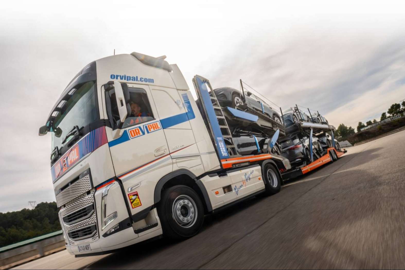 Orvipal cuenta con un servicio de transporte de vehículos con garantía de calidad