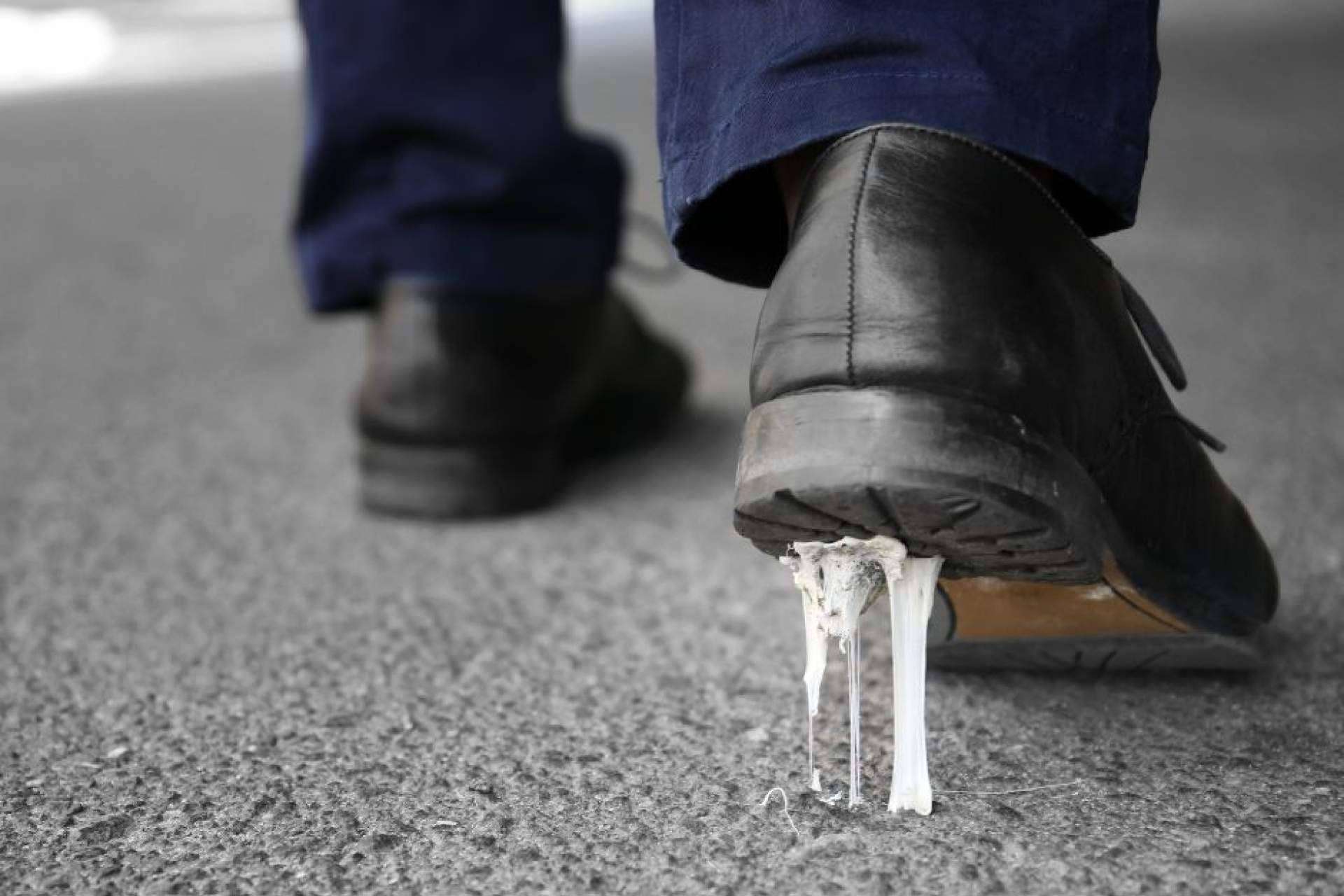 Galvañ Lacados, el equipo de expertos en limpieza de chicles con vapor de alta presión