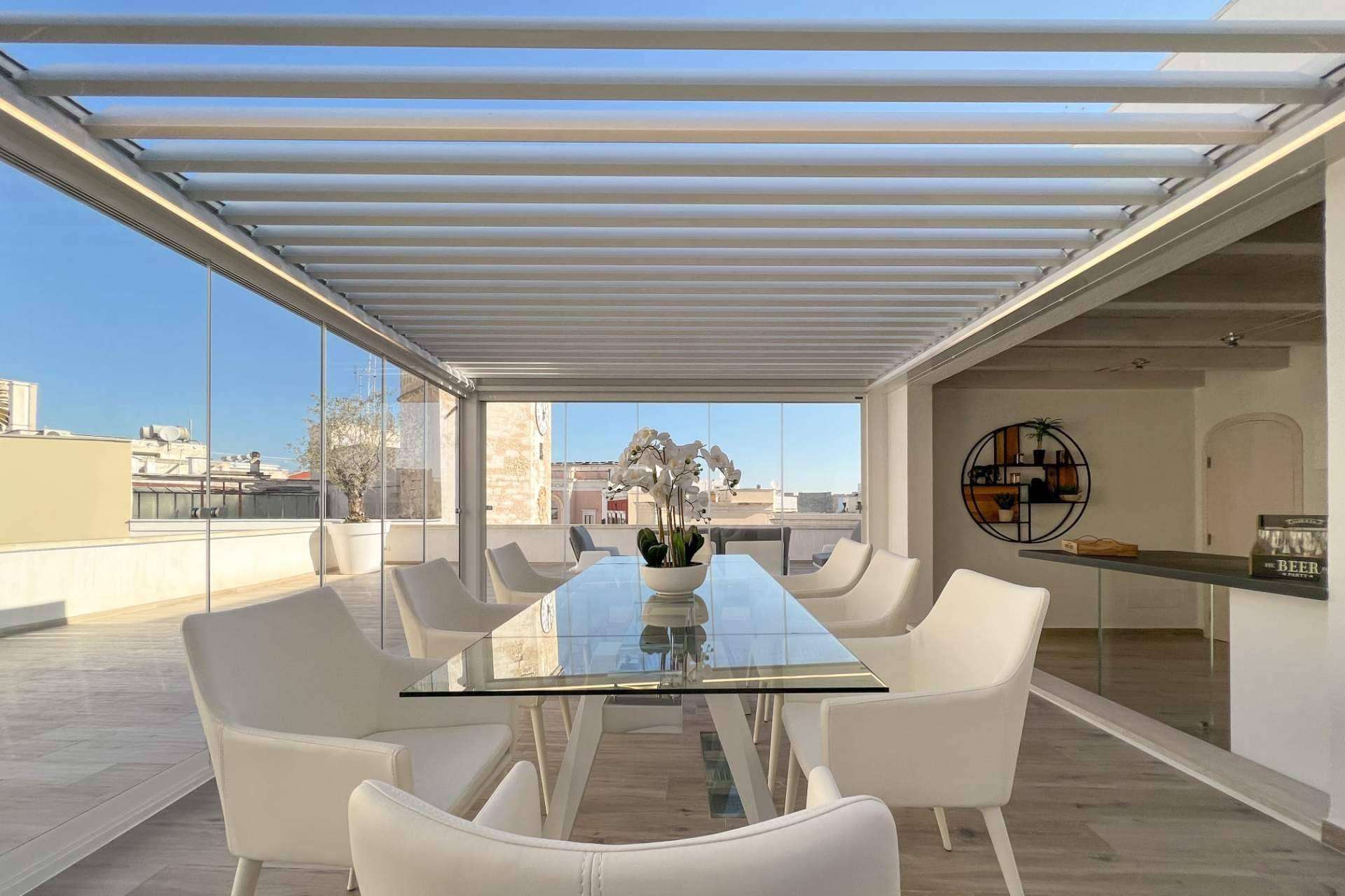 Los beneficios de usar la pérgola bioclimática y el techo móvil panorámico de C3 Systems S.L.