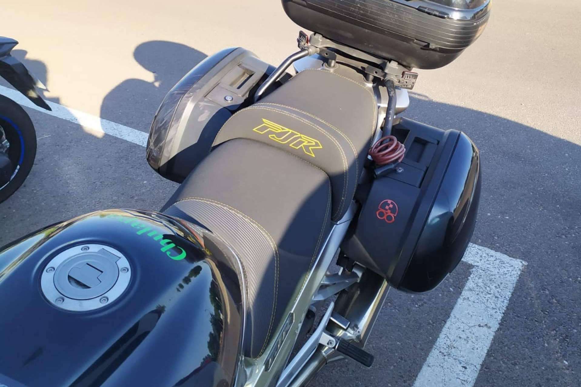 Espumas vicoelásticas para hacer los asientos de moto más cómodos, en el catálogo de JM Fundas
