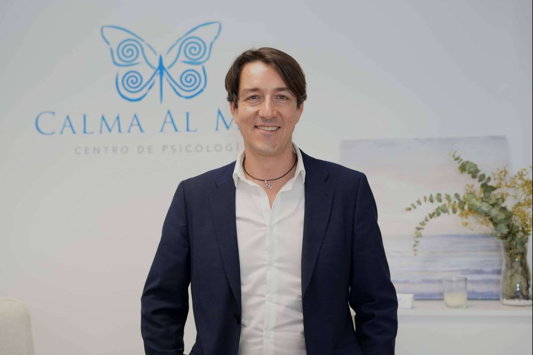 ¿Qué sucede si no se ofrece atención psicológica a una persona en riesgo de suicidio, según Calma Al Mar?