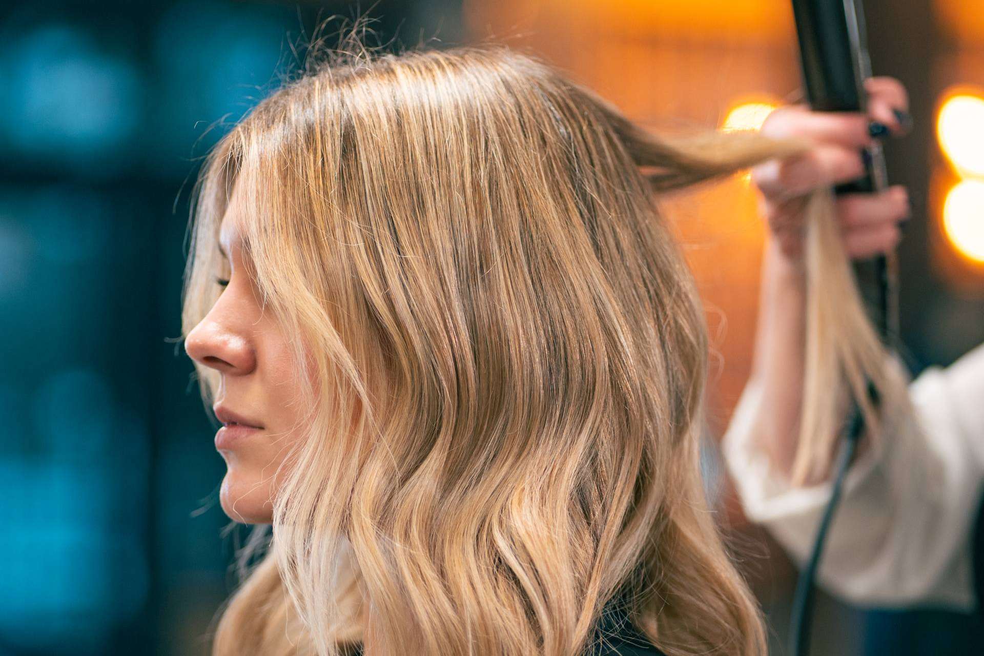 ¿Dónde hacerse mechas en Madrid? Descubrir las vanguardistas técnicas de coloración y salud capilar en la eminente peluquería Level, en Collado Villalba